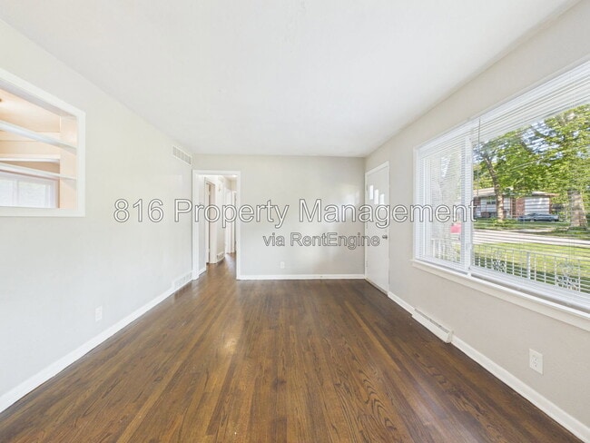 Photo - 8250 Webster Ave