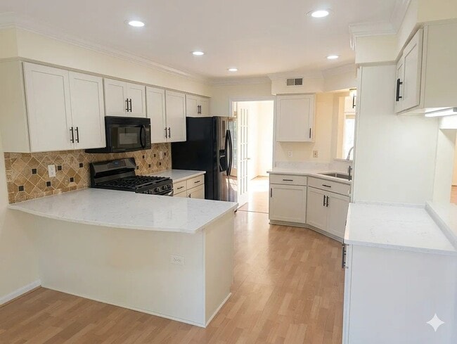 Photo - 11908 Matthews Ct