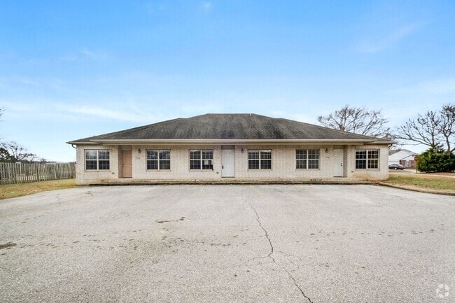 Building Photo - 1270 N Trinity Dr Rental