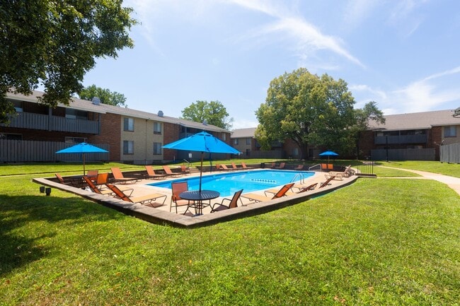 Photo - Waterford Square