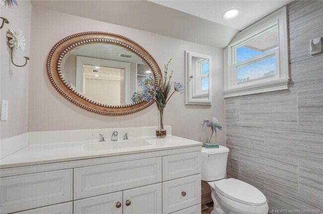 Photo - 64 NE Acacia Trail