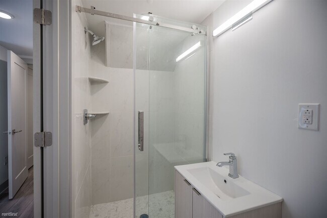 Photo - 3 br, 2 bath 4plex - 3213 HAVERFORD AVE Un... Unit 104