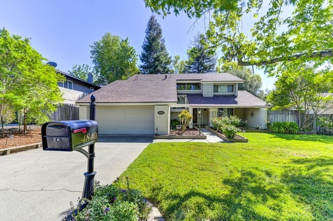 Building Photo - STUNNING 4BD / 2.5BTH SINGLE FAMILY RIGHT ... Rental