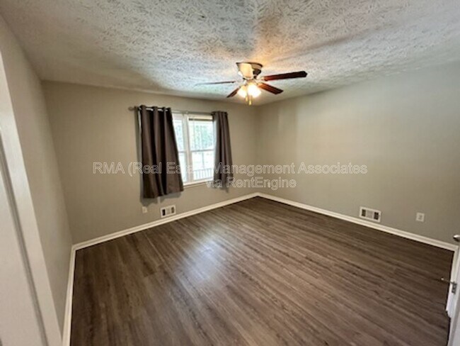 Photo - 254 N McDonough Rd