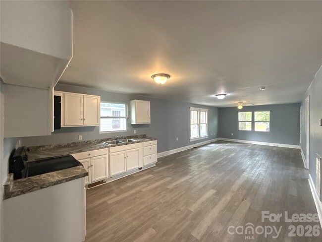 Photo - 207 Bradford Dr