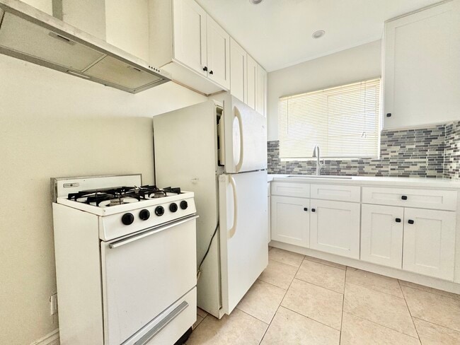 Building Photo - 1209 S La Cienega Blvd Unit 1209 Rental