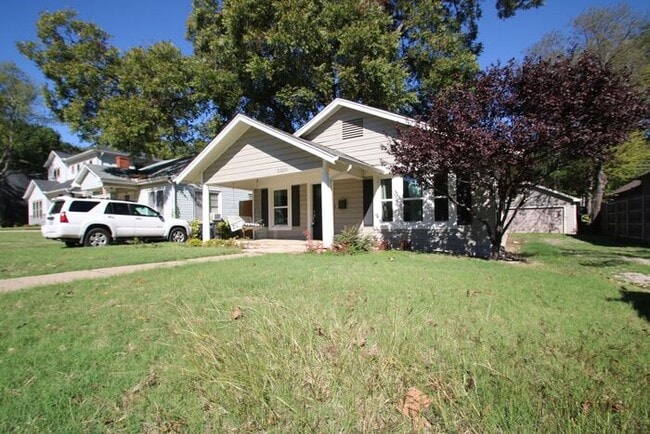 Photo - (("Wake Up in a Home YOU Love")) 2/2 STUNNING House Close to Exciting Downtown Fort Worth! An ABS...