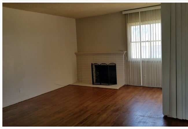 Photo - 10931 Wilkie Ave