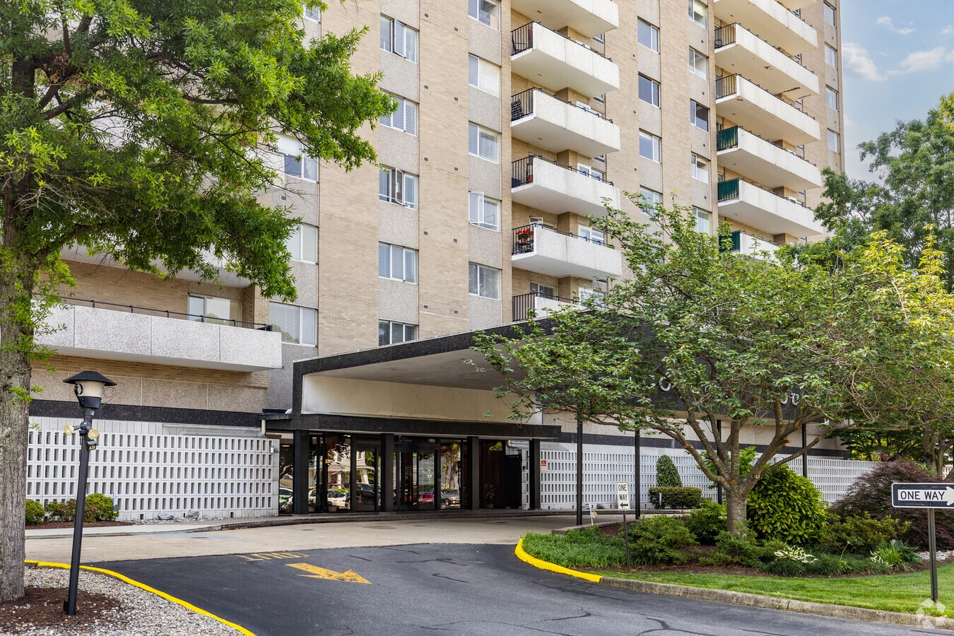 Photo - The Algonquin House