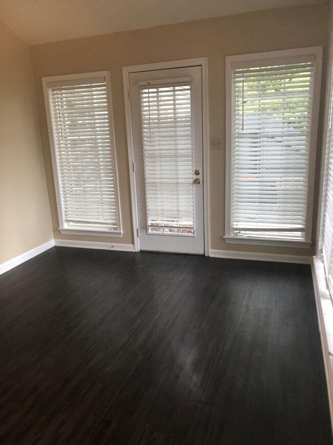 Photo - 820 E Willow Point Pl