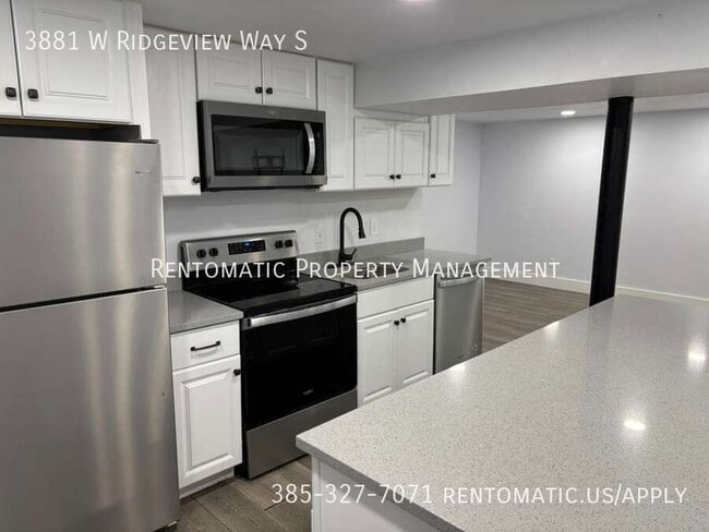 Photo - 3881 Ridgeview Way
