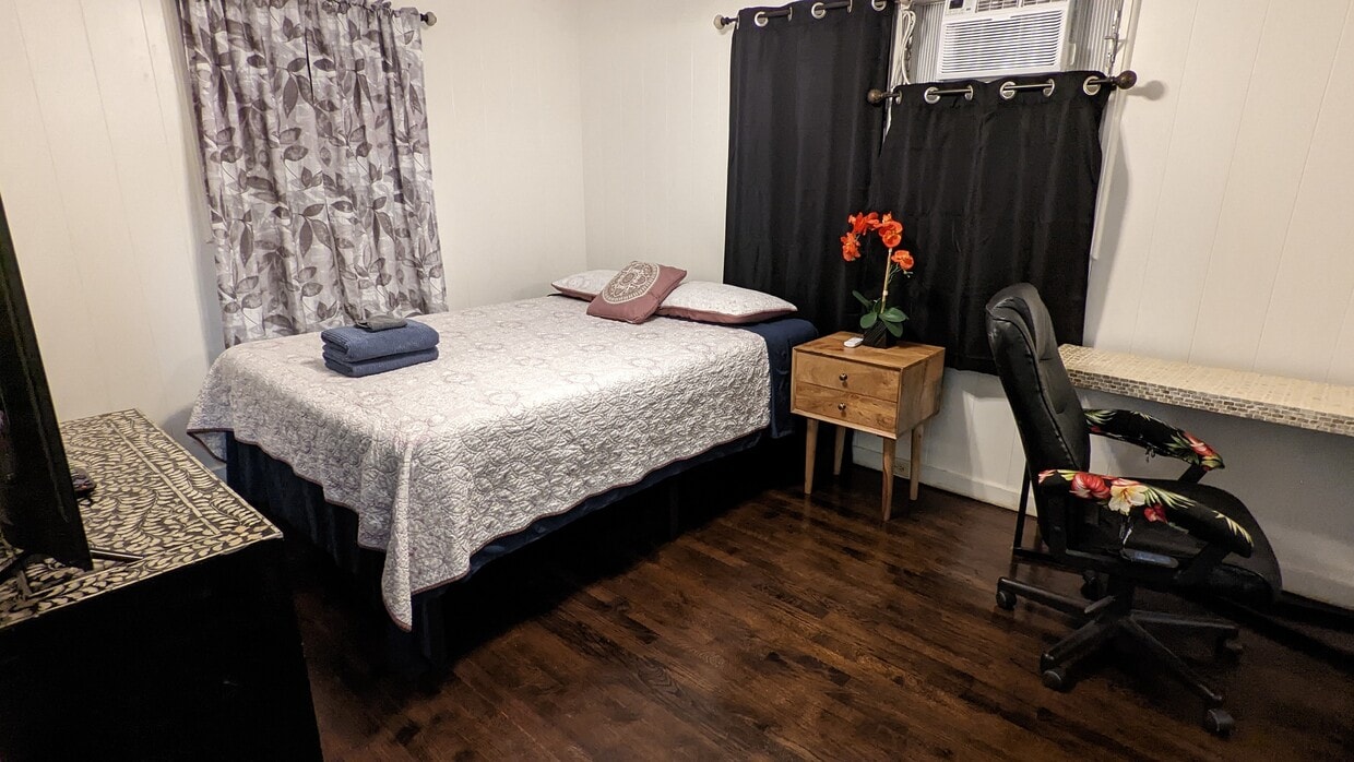 Bedroom with 49" TV - 2353 Dole St (Honolulu, HI)