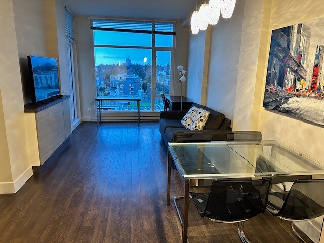 Photo - 1090 Johnson St