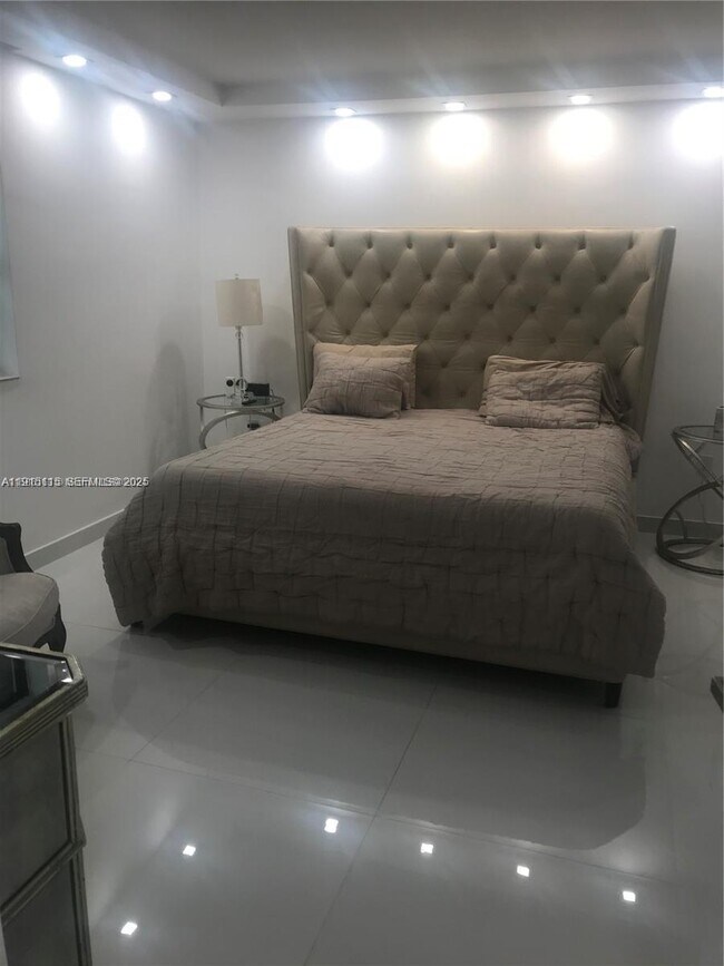 Photo - 10185 Collins Ave Unit 516