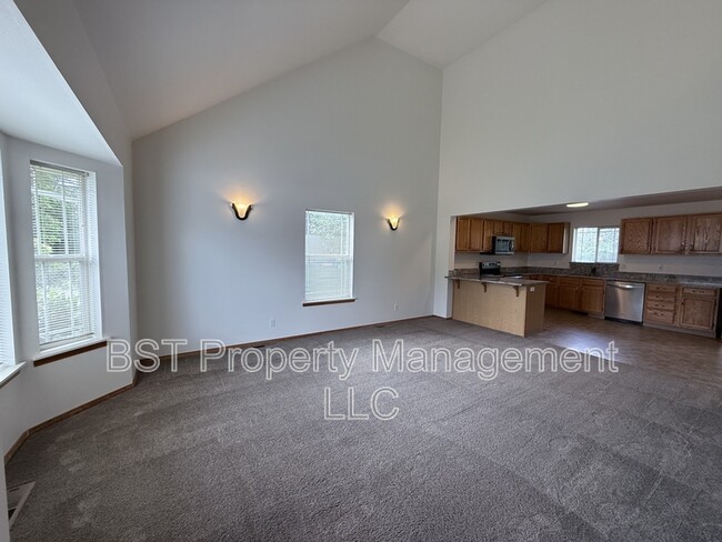 Photo - 991 Mill St