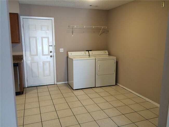 Photo - 1057 W Eagle St