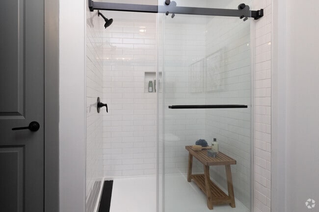 2BR, 2BA - 1,321SF - Primary Bathroom