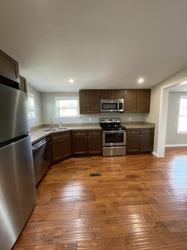 Photo - 900 Allen Dr