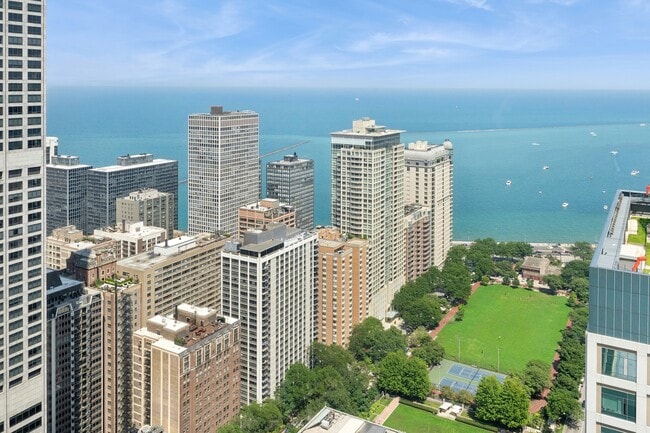 Photo - 161 E Chicago Ave Unidad 38A Rental