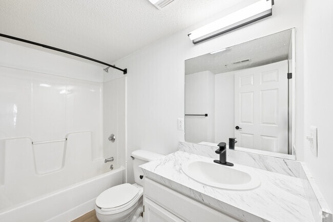 2BR, 2BA - 980SF - Second Bathroom