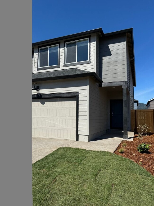 Photo - 4 bedroom 2.5 bathroom in Marcola Meadows!