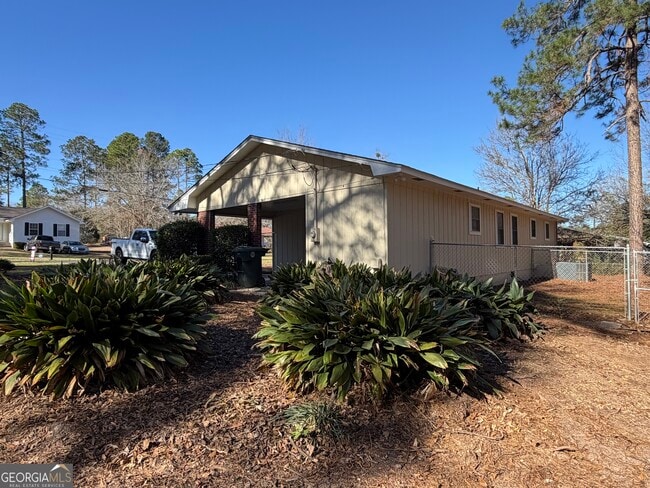 Photo - 305 Hillside Dr