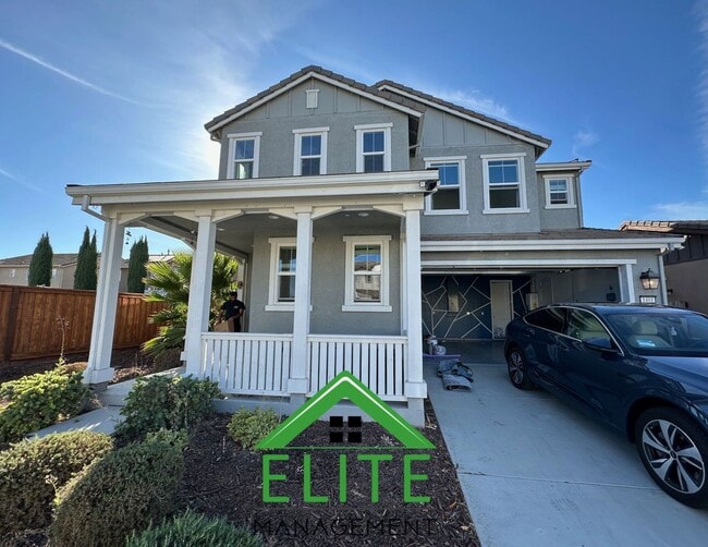 Building Photo - Beautiful 3-Bedroom Home in Desirable Trac...