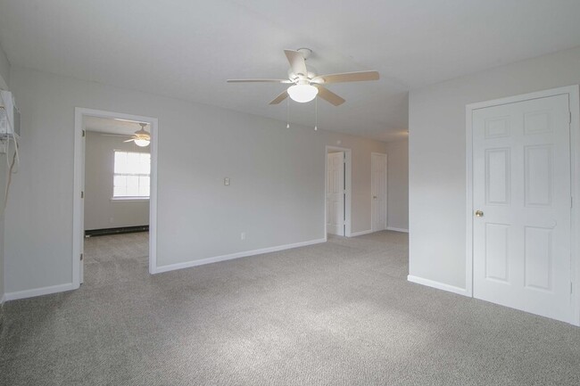 Photo - 24-424 Thompsonville Ln