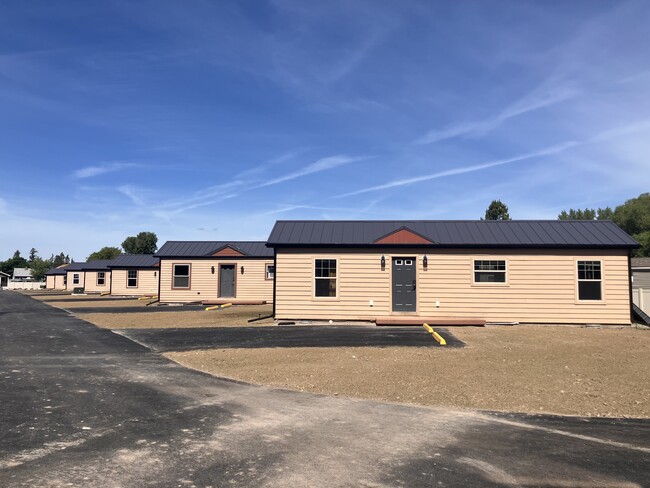 Building Photo - 111 E Cottonwood Dr