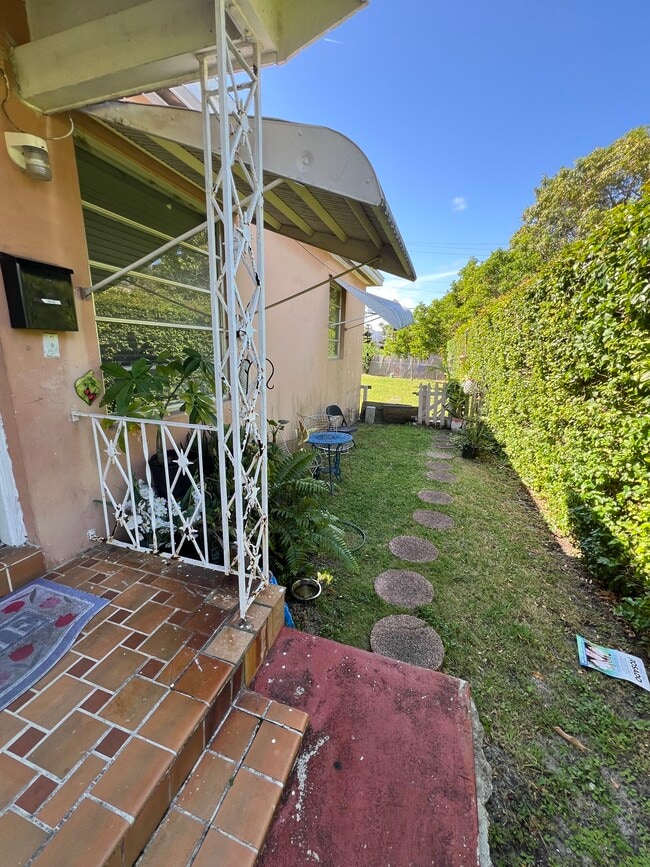 Photo - 3633 SW 26th Ter Casa