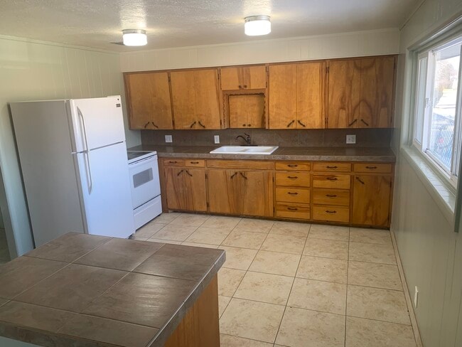 Kitchen - 296 E 4th S Unit 296