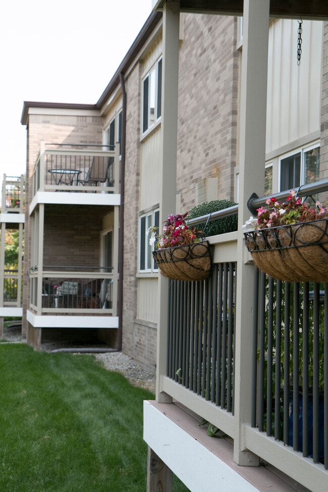 Camelot Apartments Royal Oak, MI