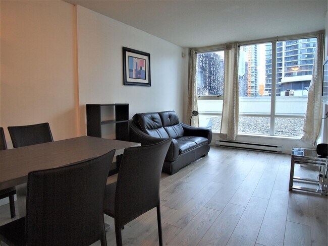 Photo - 928 Beatty St