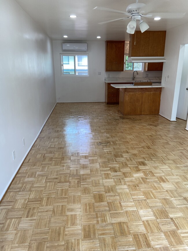 Building Photo - 928 W Angeleno Ave Unit Apt.c