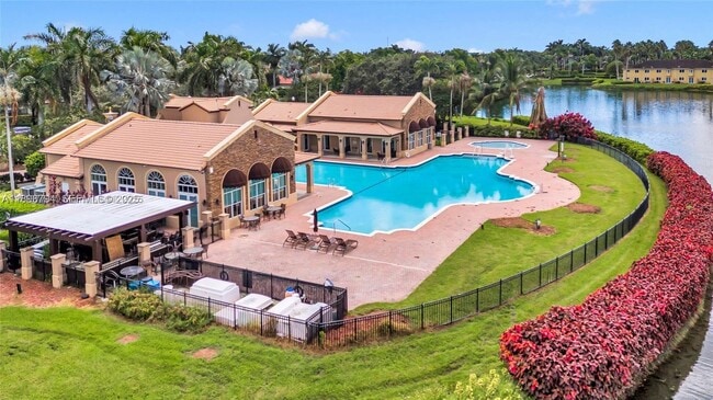 Building Photo - 1395 NE 33rd Ave Unit 206-26