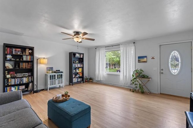 Photo - 2830 Moland St