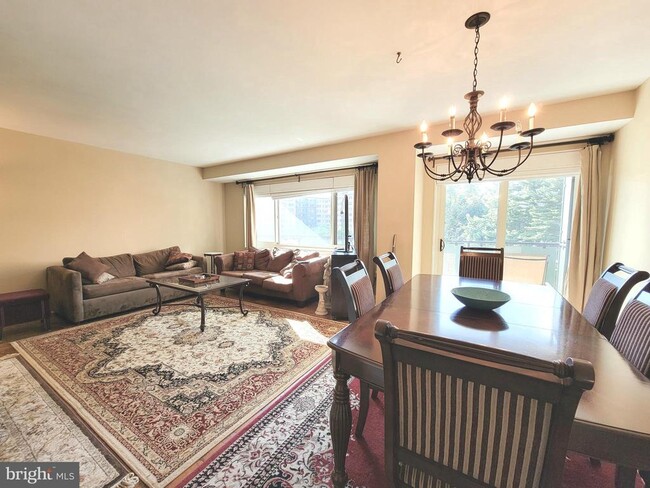Photo - 4201 Cathedral Ave NW Unit 820E