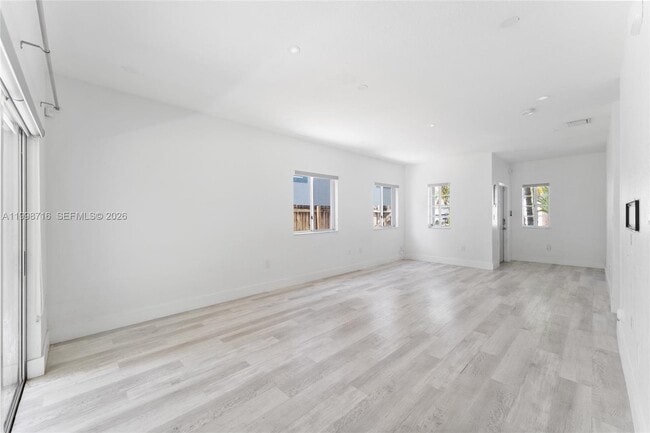 Photo - 379 NE 31st Ave