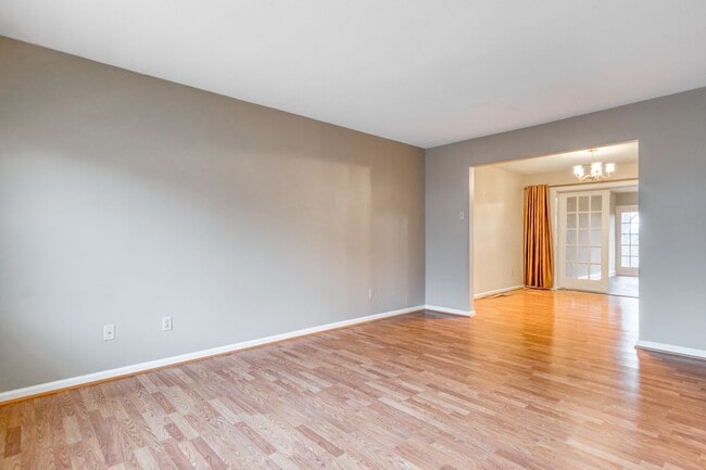 Photo - 3 bed/2 1/2 Bath.  Pet Friendly.  Easy access to I81/US460