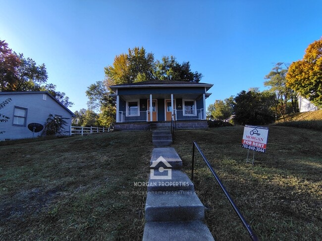 Building Photo - 1323 W 10th St Unit 1323 W 10TH ST