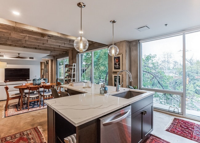 Building Photo - 1115 S Alamo St Unit 407.7