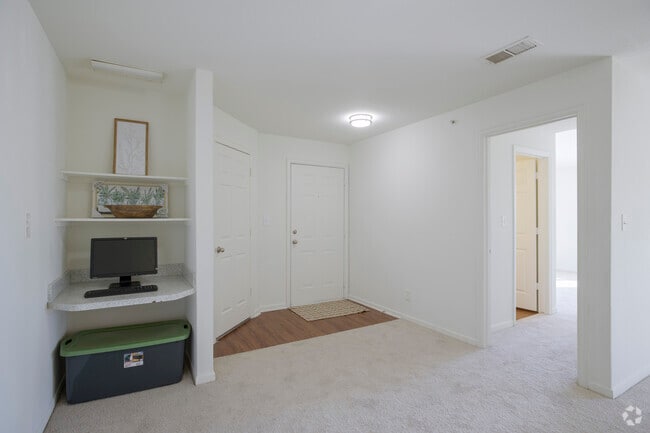 3BR, 2BA - 1,100SF - Entrance