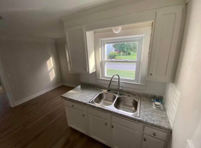 Photo - 327 S Greensburg St