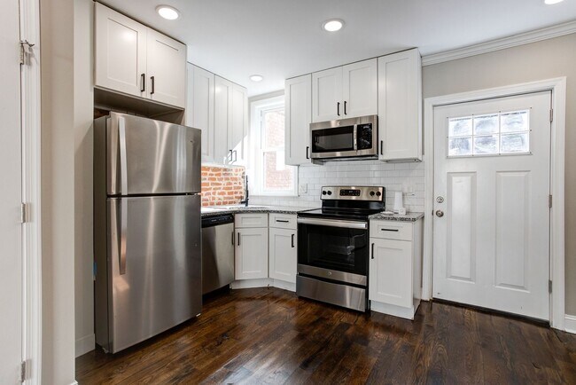 Photo - 2914 Westmont St
