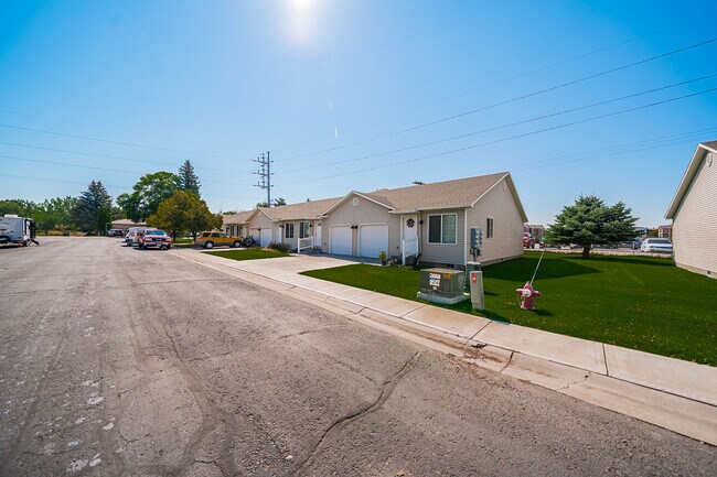 Photo - 860 S 5th W Townhome