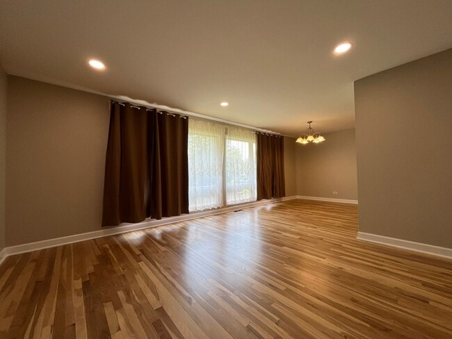 Sala de estar y comedor - 21W185 22nd St