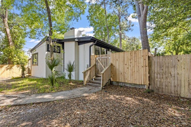 Photo - Beautifully Renovated 5 Bedroom House