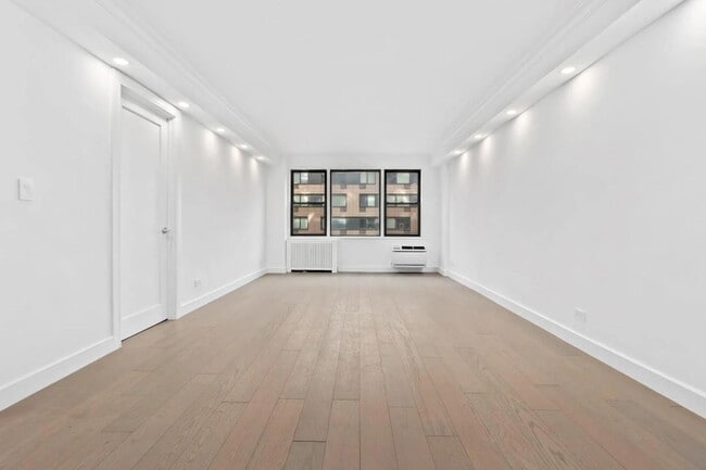 Building Photo - 333 E 34th St