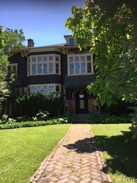 Photo - 1618 James St
