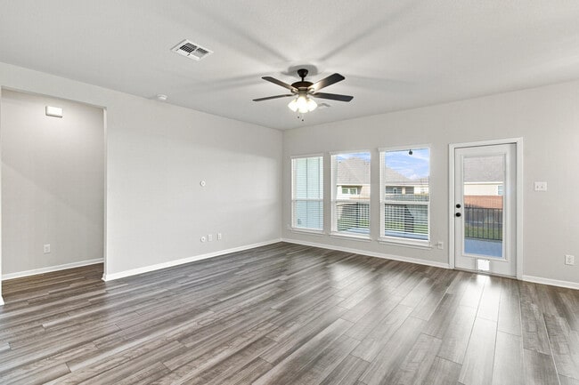 Photo - 2827 Fox River Dr